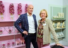 Wim en Jolanda Paauwe van Cymbi Centre stonden op de beurs met hun Cymbidiums in glaswerk. Allerlei concepten met toegevoegde waarden.